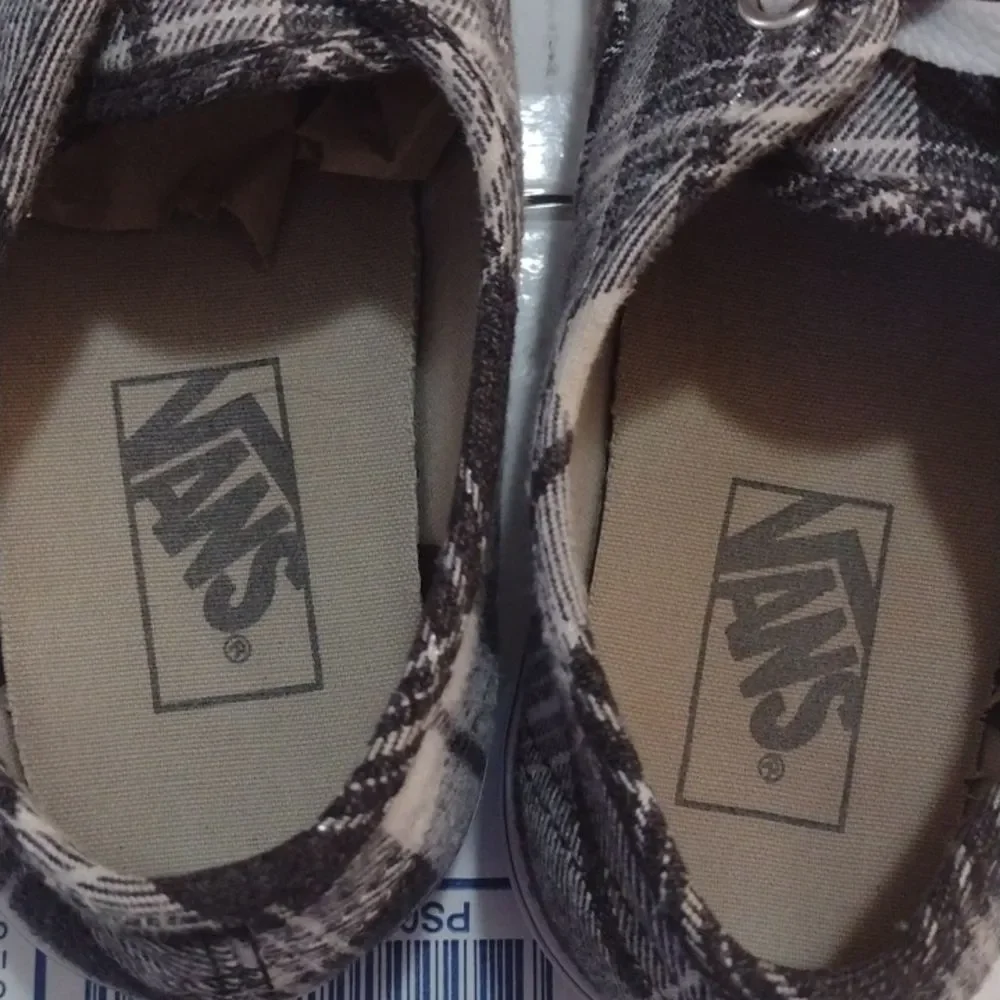 Vans  - Picture 3 of 4